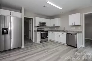 911 Grass Hollow Ct, Charlotte, NC 28216 - Photo 4