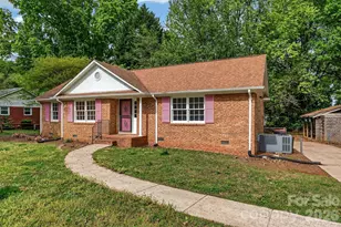 710 Twin Oaks Rd, Davidson, NC 28036 - Photo 1