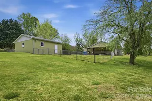 2566 Andrews Cir, Lenoir, NC 28645 - Photo 10