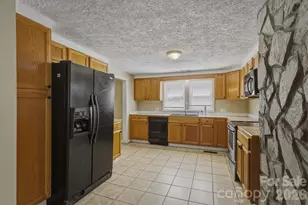 2566 Andrews Cir, Lenoir, NC 28645 - Photo 18