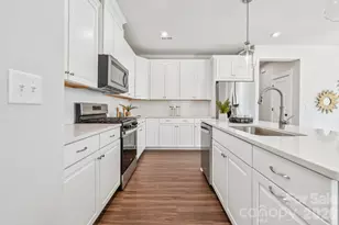 3119 Finchborough Ct, Charlotte, NC 28269 - Photo 4