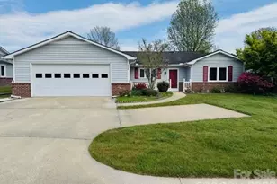 208 Dartcrest Dr, Hendersonville, NC 28792 - Photo 1