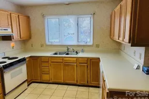 208 Dartcrest Dr, Hendersonville, NC 28792 - Photo 8