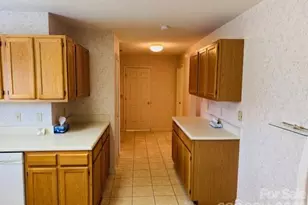 208 Dartcrest Dr, Hendersonville, NC 28792 - Photo 12