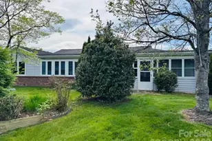 208 Dartcrest Dr, Hendersonville, NC 28792 - Photo 4