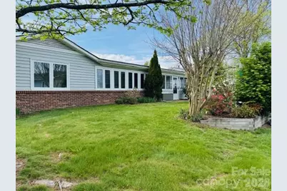 208 Dartcrest Drive, Hendersonville, NC 28792 - Photo 2