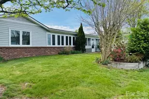 208 Dartcrest Dr, Hendersonville, NC 28792 - Photo 2