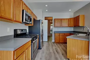 2507 Post Oak Ln, Gastonia, NC 28056 - Photo 2