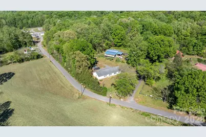 3634 Hillview Drive NE, Conover, NC 28613 - Photo 2