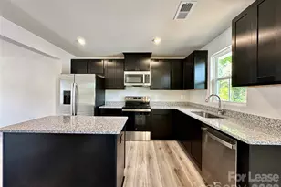 8038 Sinnet Pl, Charlotte, NC 28269 - Photo 12