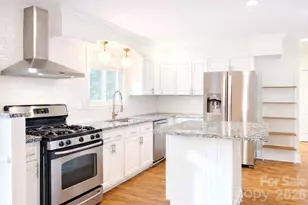 801 Sonata Pl, Charlotte, NC 28211 - Photo 2