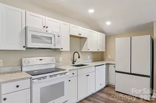 111 W Crawford St, Landrum, SC 29356 - Photo 8