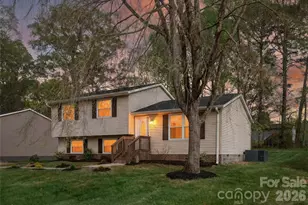 4832 Cheviot Rd, Charlotte, NC 28269 - Photo 2