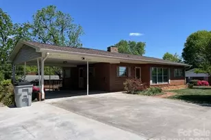 2303 Briarwood Street SW, Lenoir, NC 28645 - Photo 4