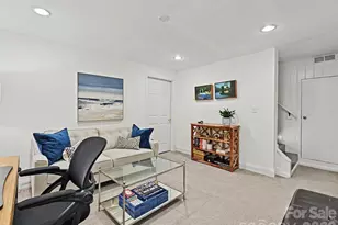 2001 Beverly Dr, Charlotte, NC 28207 - Photo 24