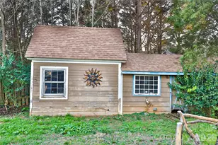 221 Pineville-Matthews Rd, Matthews, NC 28105 - Photo 26