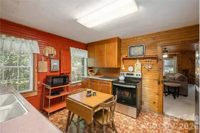 10844 Greenville Highway, Cedar Mountain, NC 28718 - Photo 22