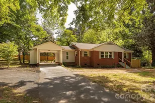 137 Birchwood Dr, Charlotte, NC 28214 - Photo 2