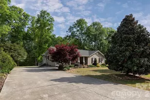 2322 Bearskin Ln, Monroe, NC 28110 - Photo 2