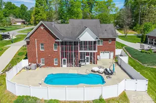 122 Upper Oak Dr, Statesville, NC 28625 - Photo 1