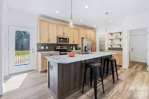 139 Mullinax Dr, Hendersonville, NC 28792 - Photo 4