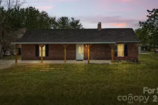 4665 Estes Dr, Granite Falls, NC 28630 - Photo 2