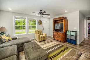 614 E Front St, Statesville, NC 28677 - Photo 6