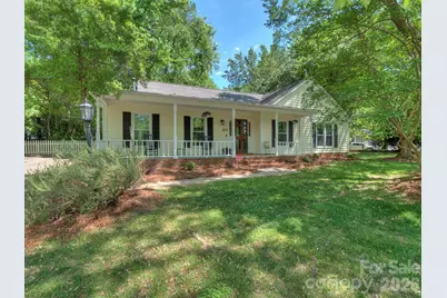 401 Sandymead Road, Matthews, NC 28105 - Photo 2