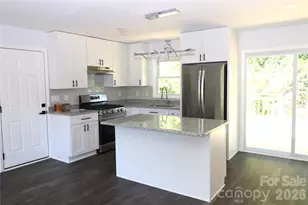 793 Vancouver Ln, Gastonia, NC 28052 - Photo 2