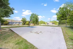 621 Pennsylvania Ave, Charlotte, NC 28216 - Photo 22