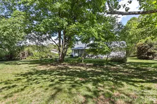 7 Teaneck Cir, Hendersonville, NC 28791 - Photo 38
