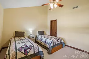 302 Eagles Nest Ct S, Mars Hill, NC 28754 - Photo 16