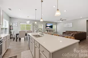 10258 Paper Birch Dr, Charlotte, NC 28215 - Photo 12