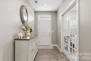 10258 Paper Birch Dr, Charlotte, NC 28215 - Photo 4
