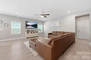 10258 Paper Birch Dr, Charlotte, NC 28215 - Photo 8