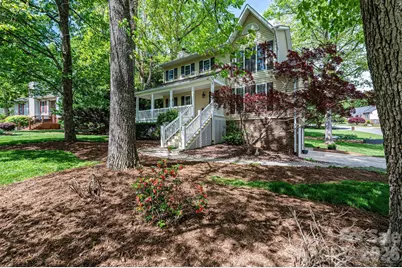 600 17th Avenue Drive SE, Hickory, NC 28602 - Photo 2