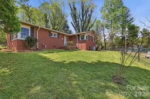 409 Walnut Pl NE, Lenoir, NC 28645 - Photo 2