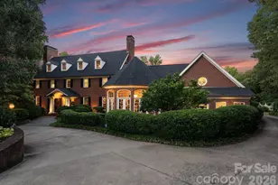 240 21st Ave Dr NW, Hickory, NC 28601 - Photo 2
