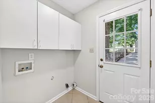 900 E John St, Matthews, NC 28105 - Photo 14