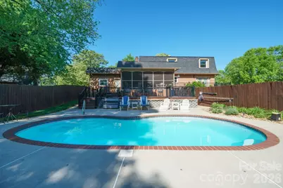 3740 6th Street NE, Hickory, NC 28601 - Photo 2