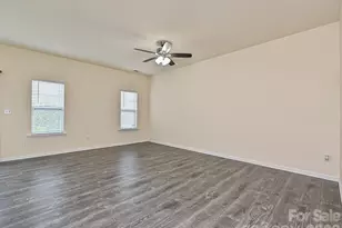 4629 Quinton Ln, Charlotte, NC 28269 - Photo 4