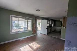 379 Oakview Park Rd, Asheville, NC 28803 - Photo 2