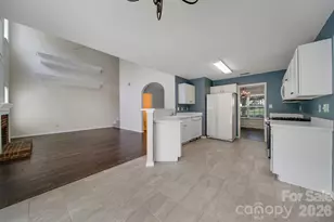 11343 Fox Hill Dr, Charlotte, NC 28269 - Photo 8