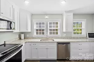 121 W 11th St, Oakboro, NC 28129 - Photo 10