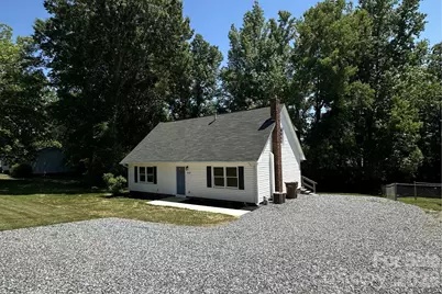 806 S Laurel Street, Lincolnton, NC 28092 - Photo 1