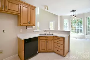 10930 Wyndham Pointe Dr, Charlotte, NC 28213 - Photo 12