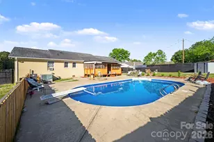 1087 Greenbriar Dr, Lancaster, SC 29720 - Photo 2