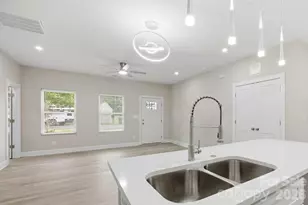 3800 Freedom Dr, Charlotte, NC 28208 - Photo 6