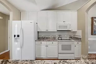 7224 Swans Run Rd, Charlotte, NC 28226 - Photo 4