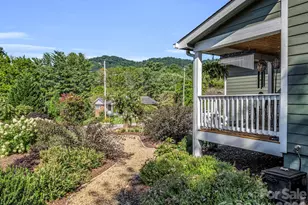 11 N Pershing Rd, Asheville, NC 28805 - Photo 12
